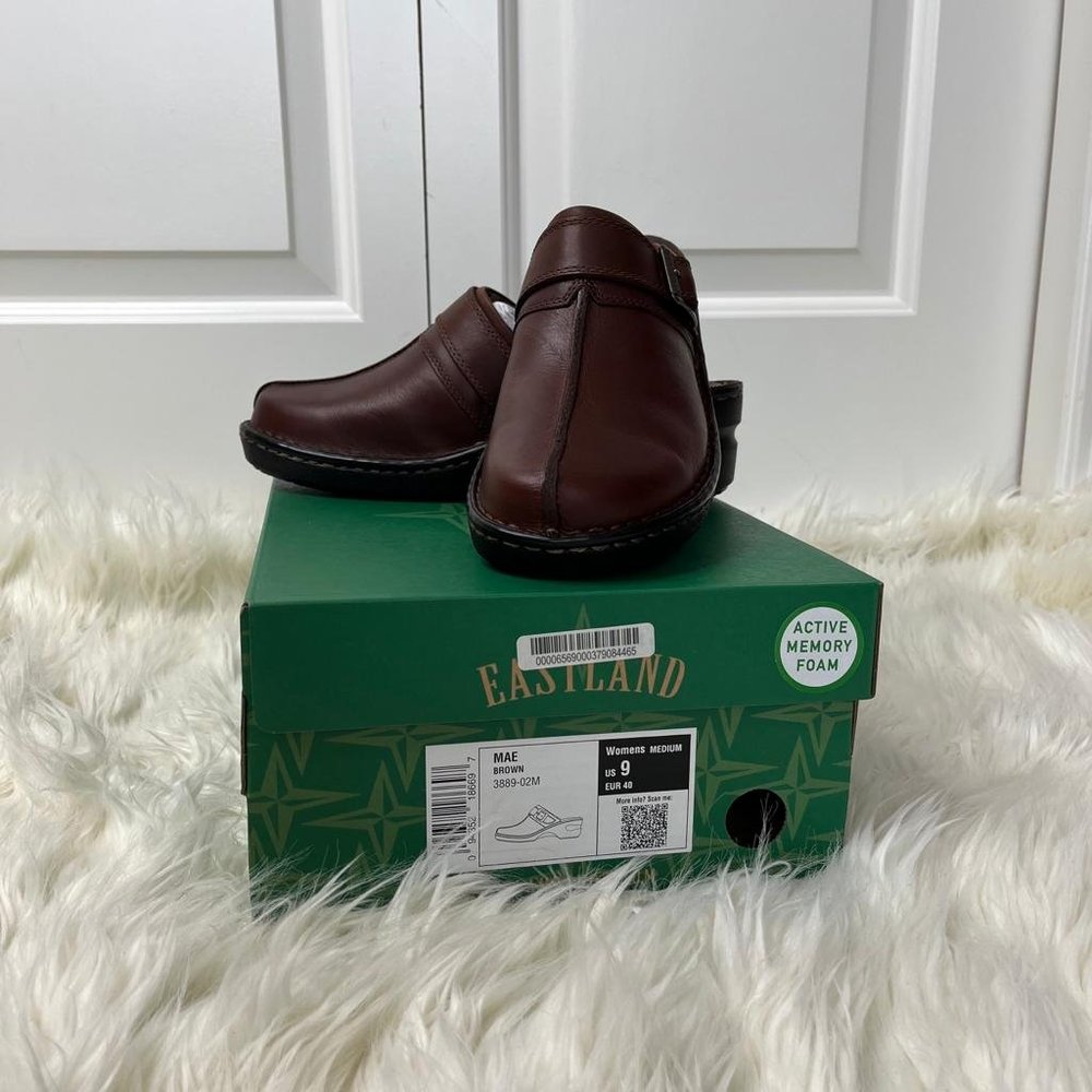 Eastland Mae leather clogs Size 9, Color Mae Brown 3889-02M
